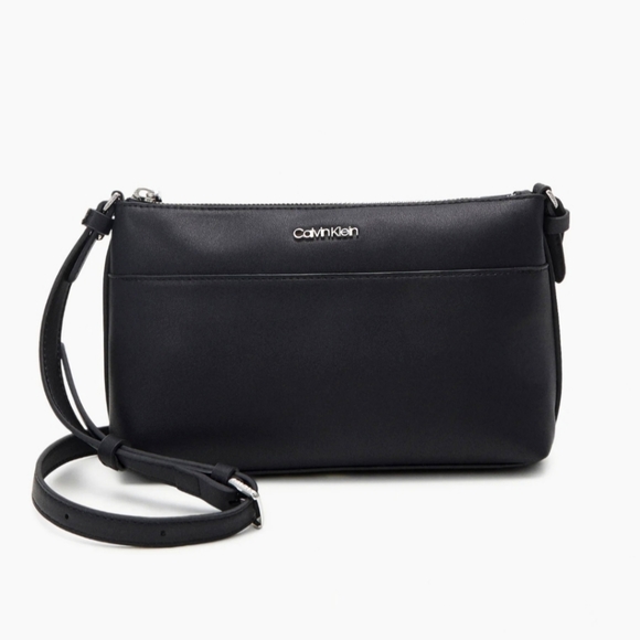 Calvin Klein Handbags - Calvin Klein black shoulder bag with adjustable straps